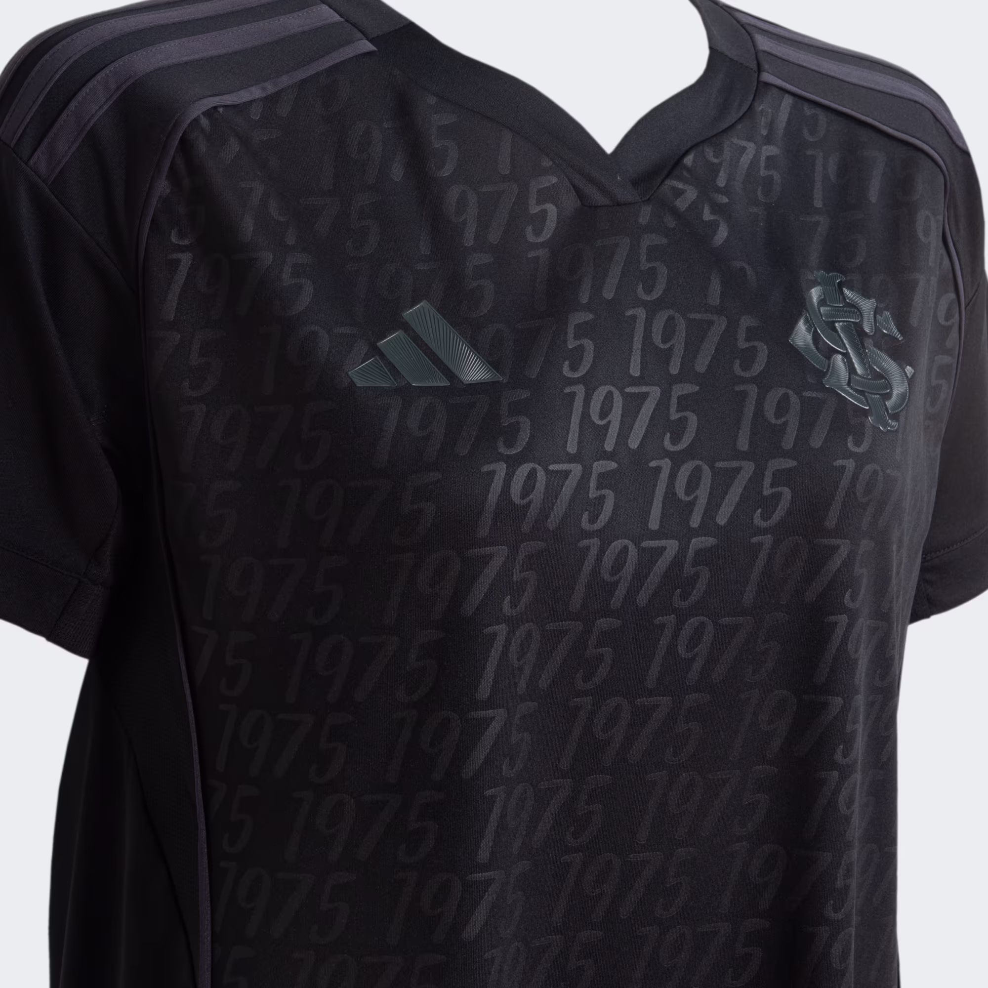 UNIFORME INTERNACIONAL ALL BLACK